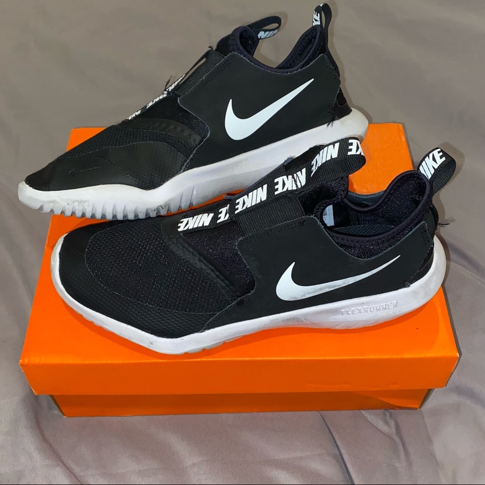 Youth Nike Flex Runner Size 5 Shoes